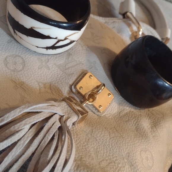 Vintage Bangles with Free Leather Tote bag - Picture 3 of 5